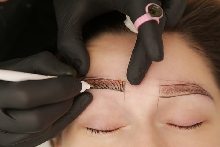 a close up of a woman